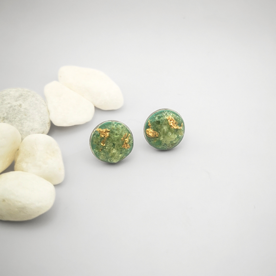 Crushed Peridot & Gold Leaf Ear Studs – 12mm Stainless Steel Elegance