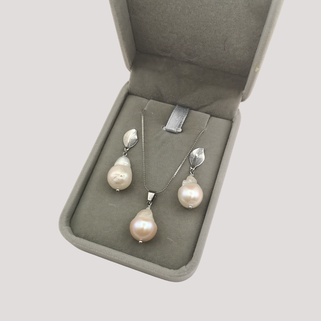 Baroque Pearl jewelry set with necklace and earrings in a gray jewelry box on a light gray background