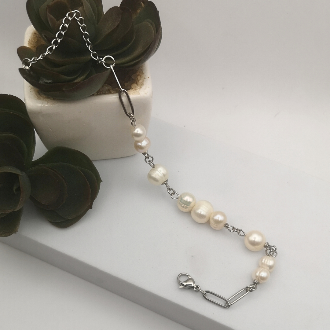 Modern Elegance: Stainless Steel Bracelet with Freshwater Pearls