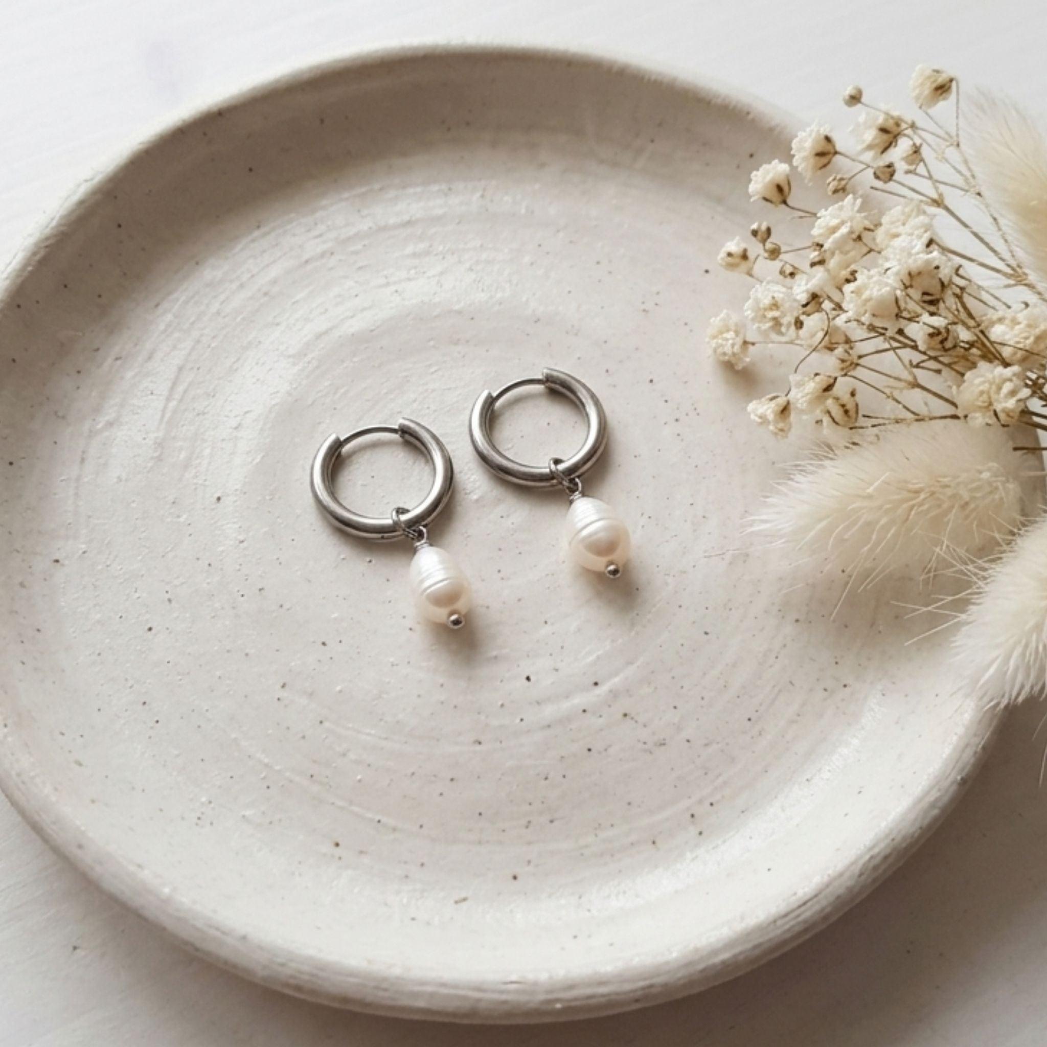 316L-Srainless-steel-freshwater-pearl-hoop-earrings_jpg - Kiooinsitu