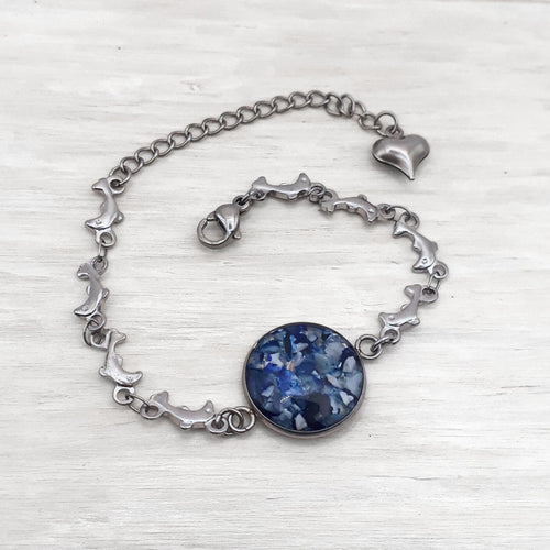  Crushed Blue Agate Bracelet features a 16mm stainless steel bezel filled with natural blue agate and sealed with a glass-like resin. 