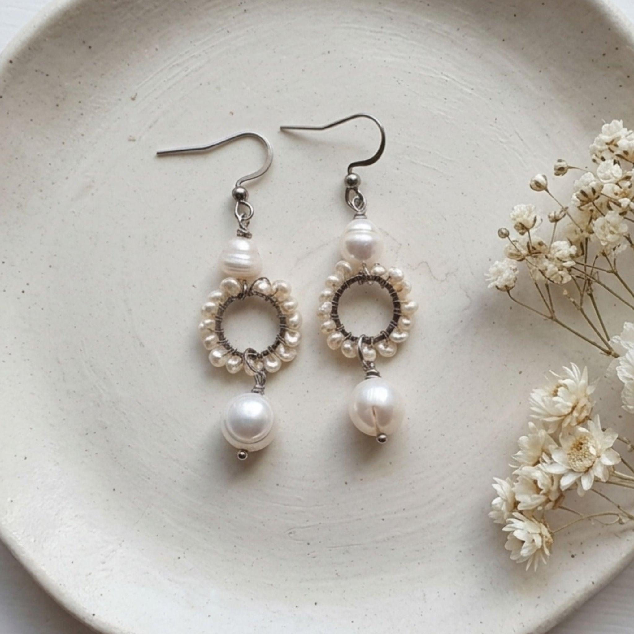 Handcrafted-freshwater-pearl-dangle-earrings_jpg - Kiooinsitu