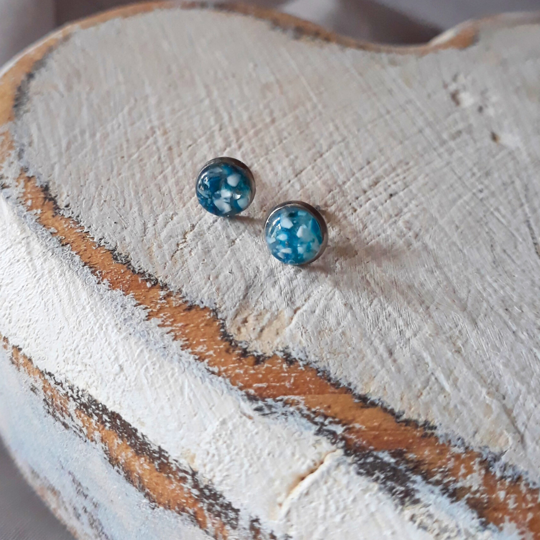 Crushed Agate Ear Studs 6 mm - Kiooinsitu