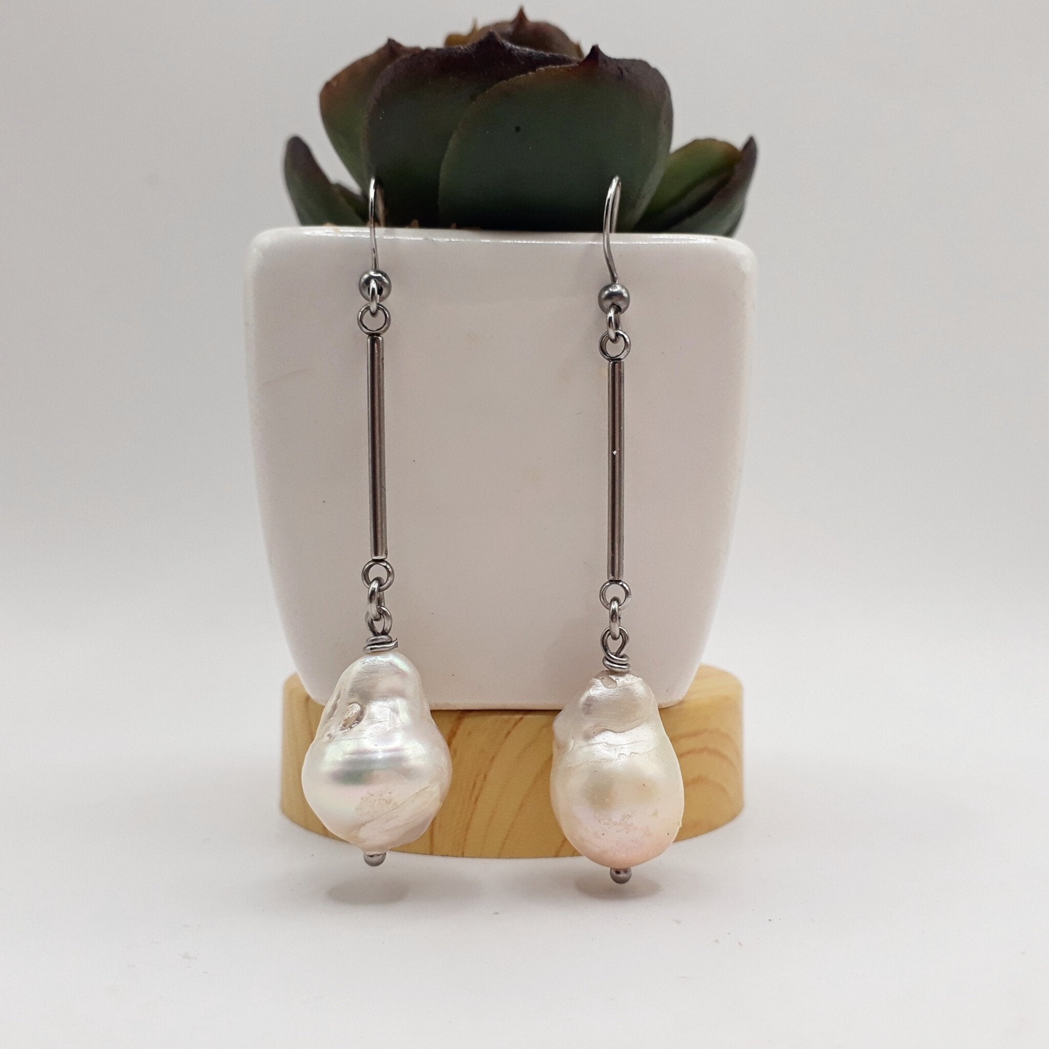 Baroque Freshwater Pearl Dangle Earrings - Kiooinsitu