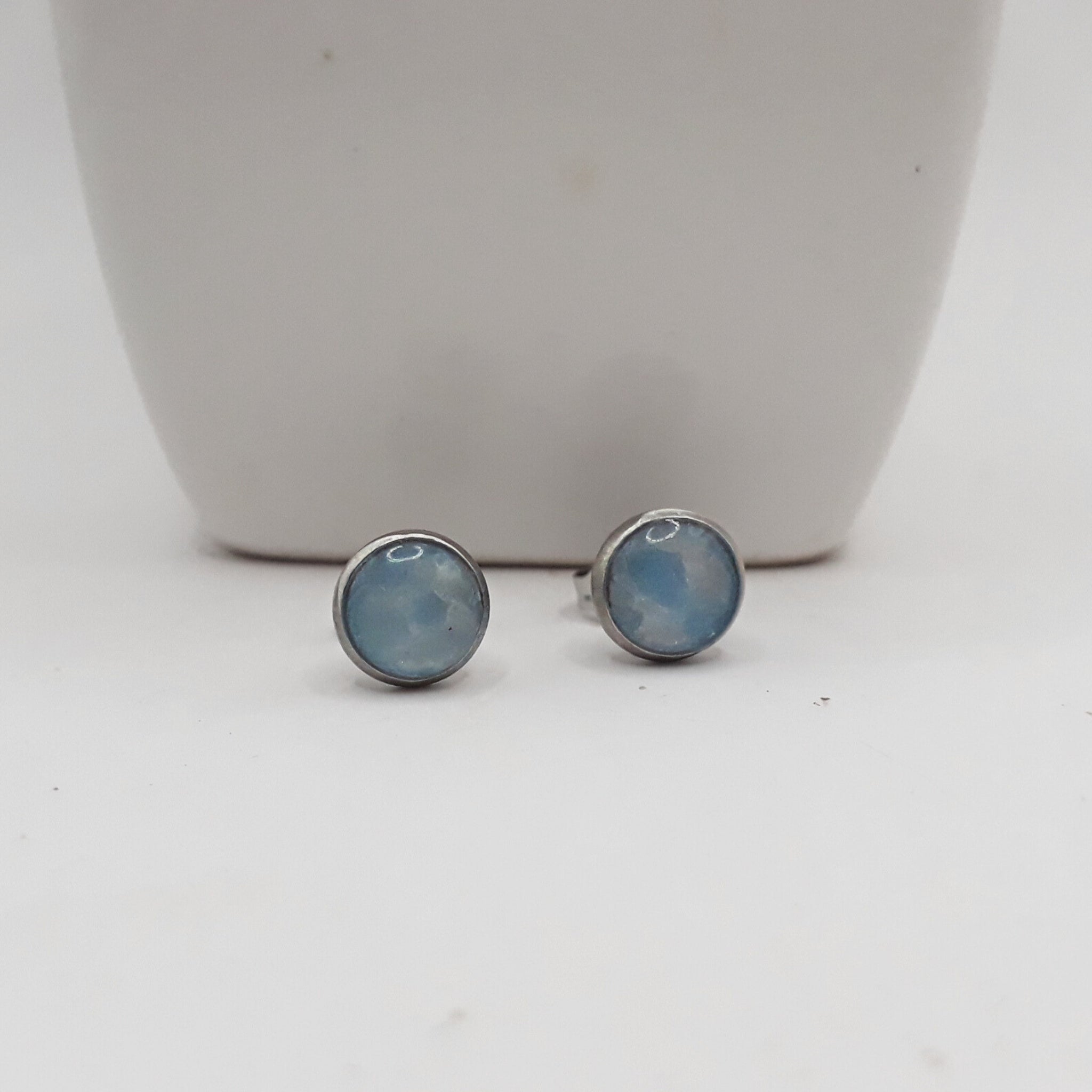 Crushed Aquamarine Ear Studs 6mm - Kiooinsitu
