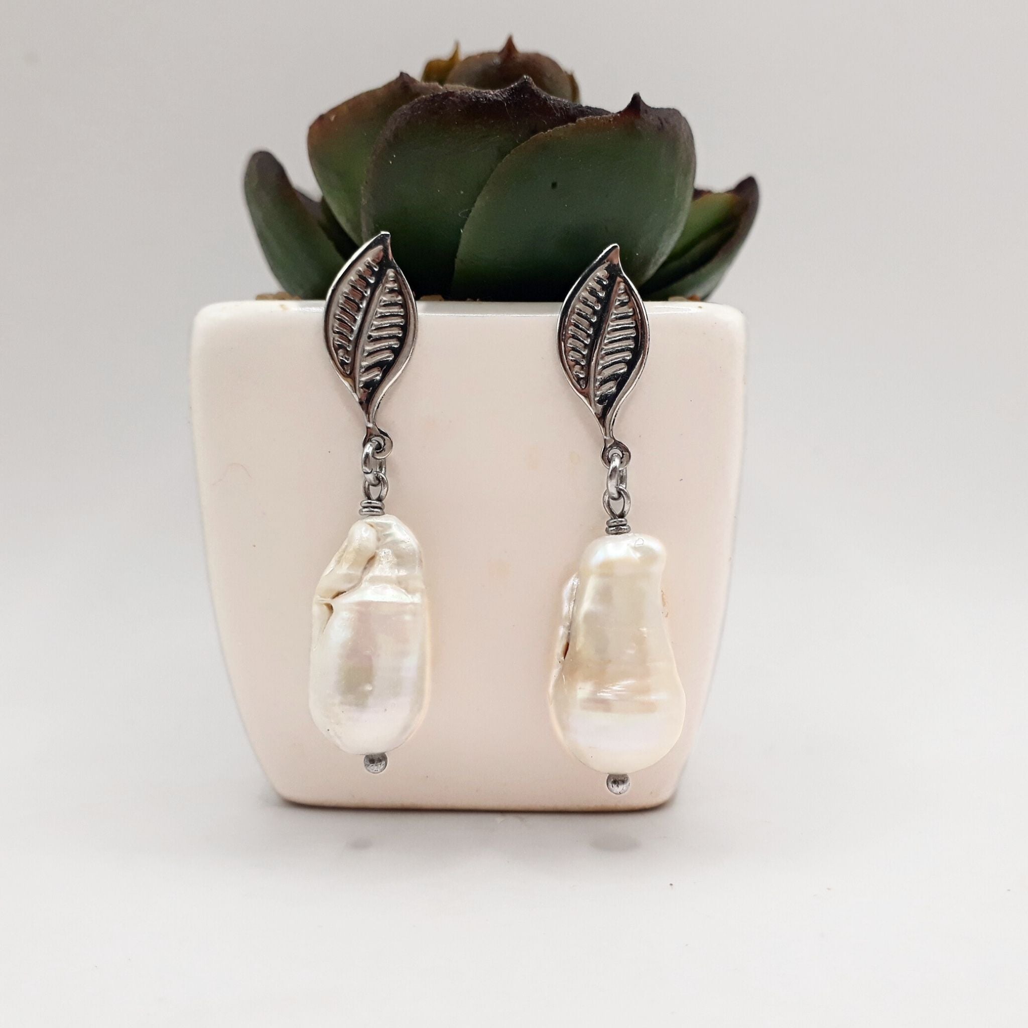 Baroque Freshwater Pearl Earrings | Kiooinsitu