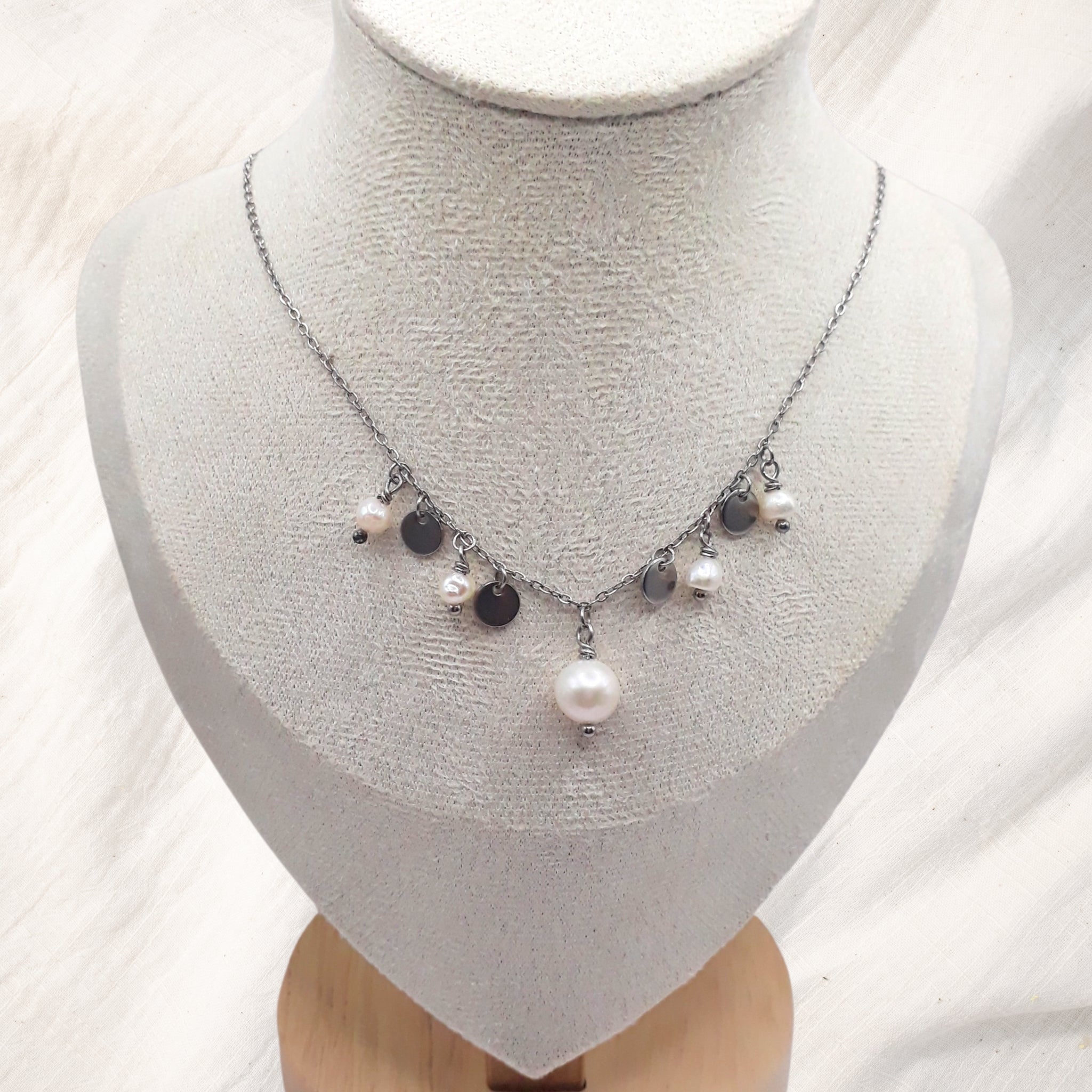 Elegant White Freshwater Pearl Necklace - Kiooinsitu