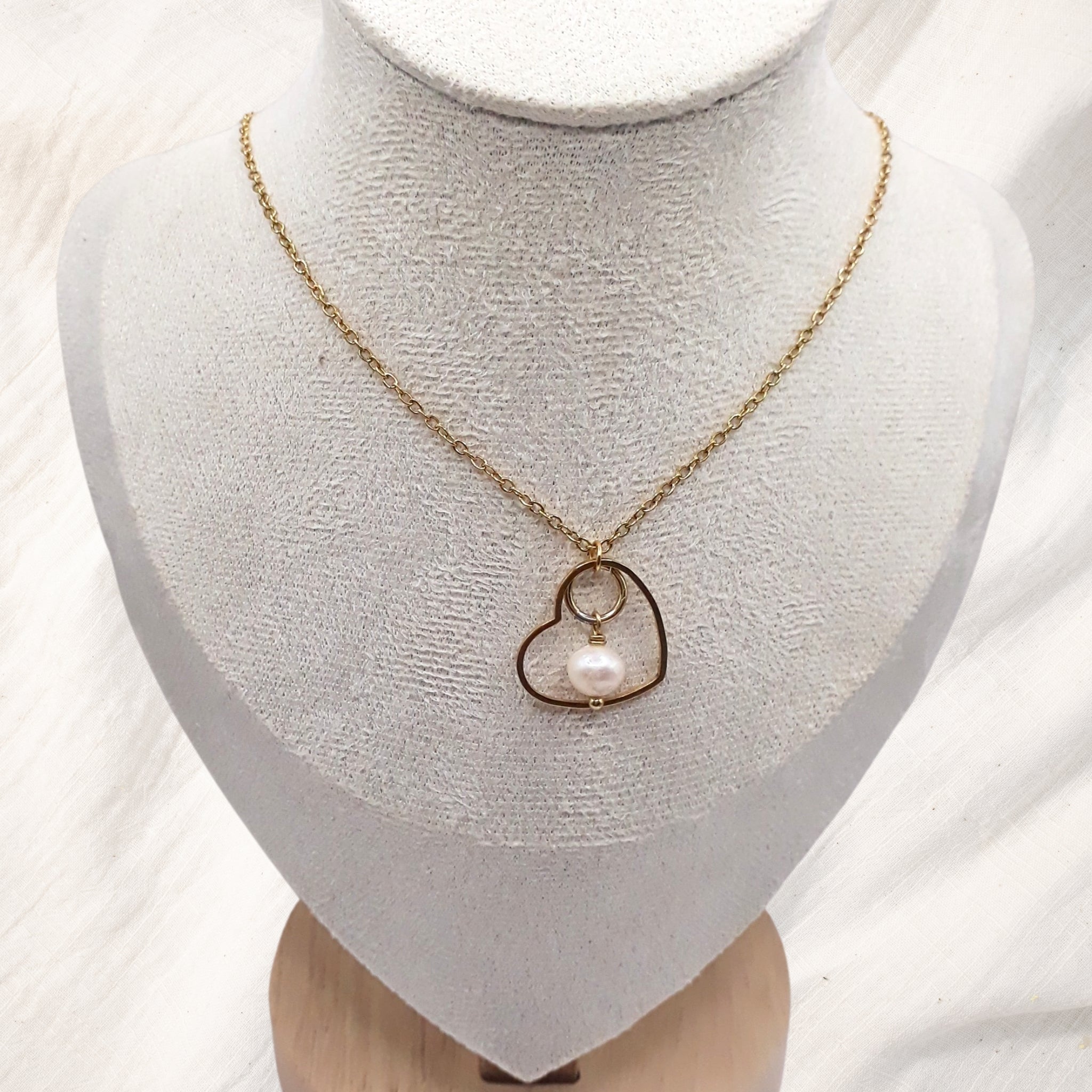 White Freshwater Pearl Heart Necklace - Kiooinstu