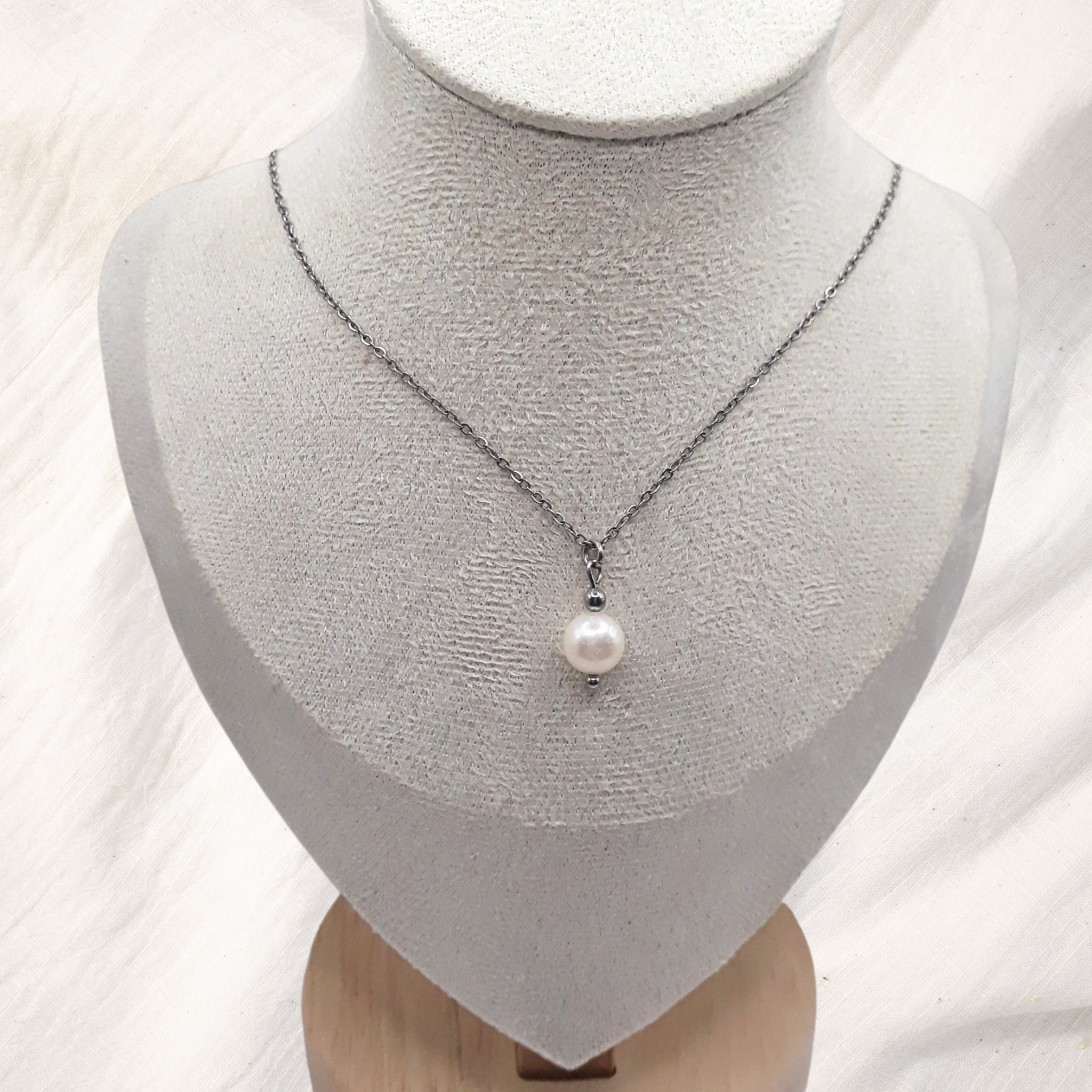 White Freshwater Pearl Necklace -Kiooinsitu 