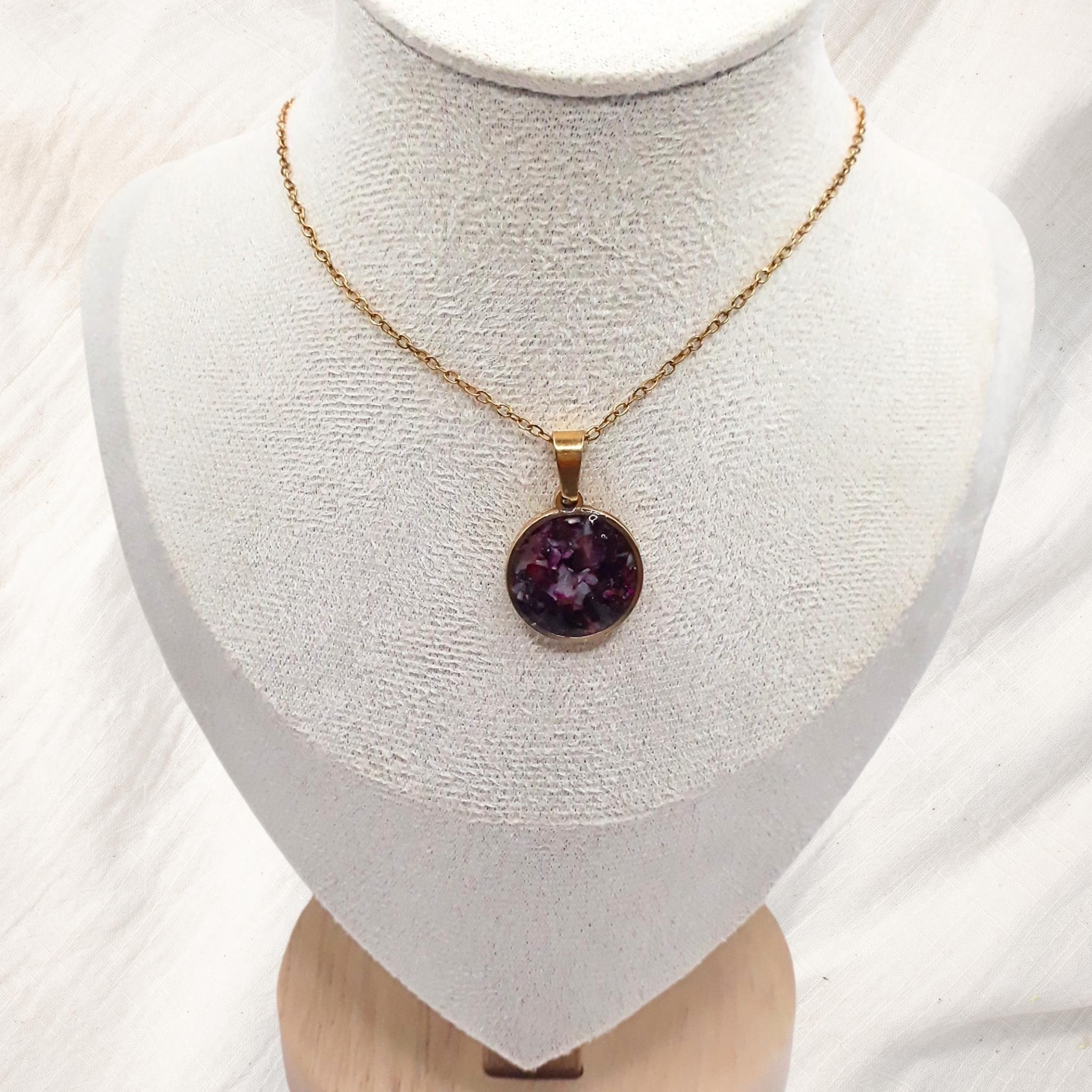 Crushed Red Agate Gold Plated Pendant Necklace - Kiooinsitu