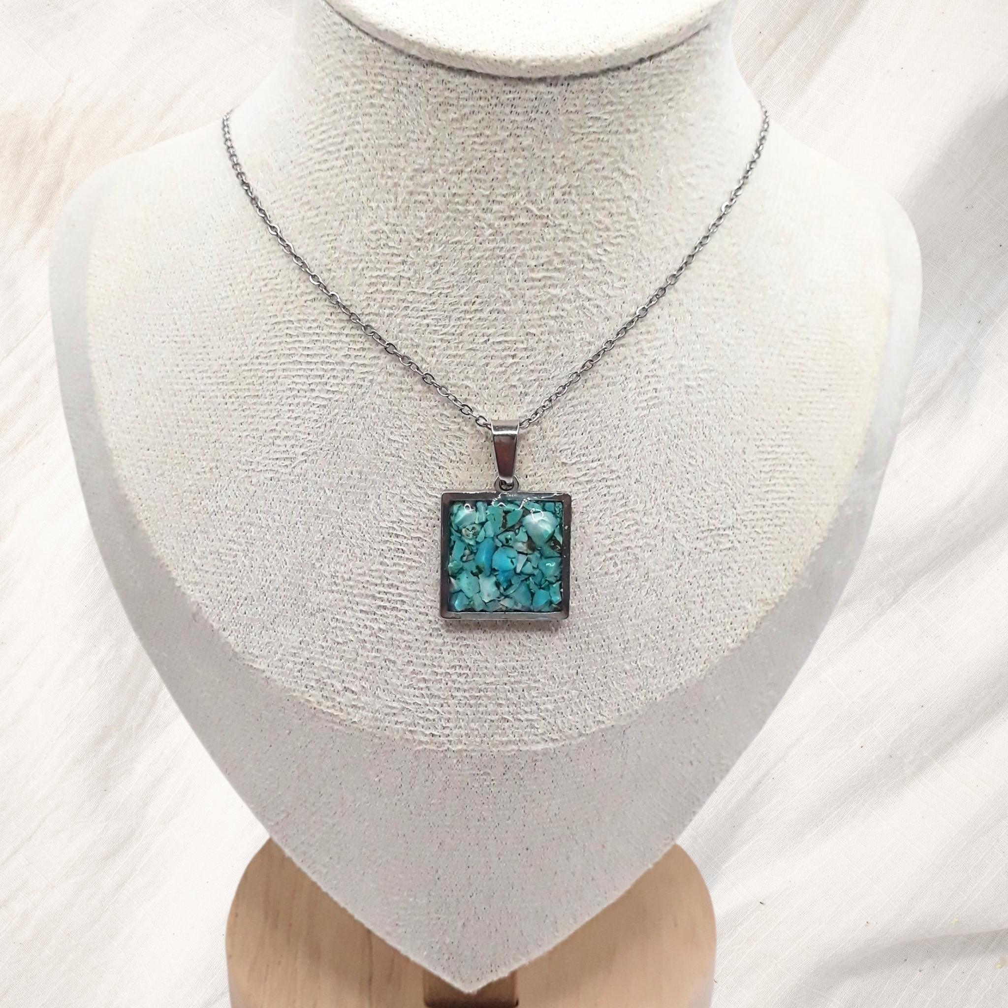 Crushed Turquoise Gemstone Square Necklace - Kiooinsitu
