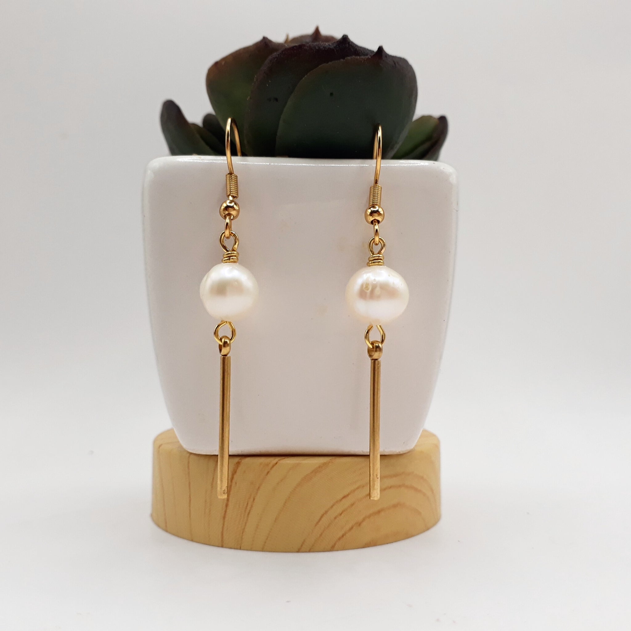 Gold Plated Freshwater Pearl Earrings - Kiooinsitu