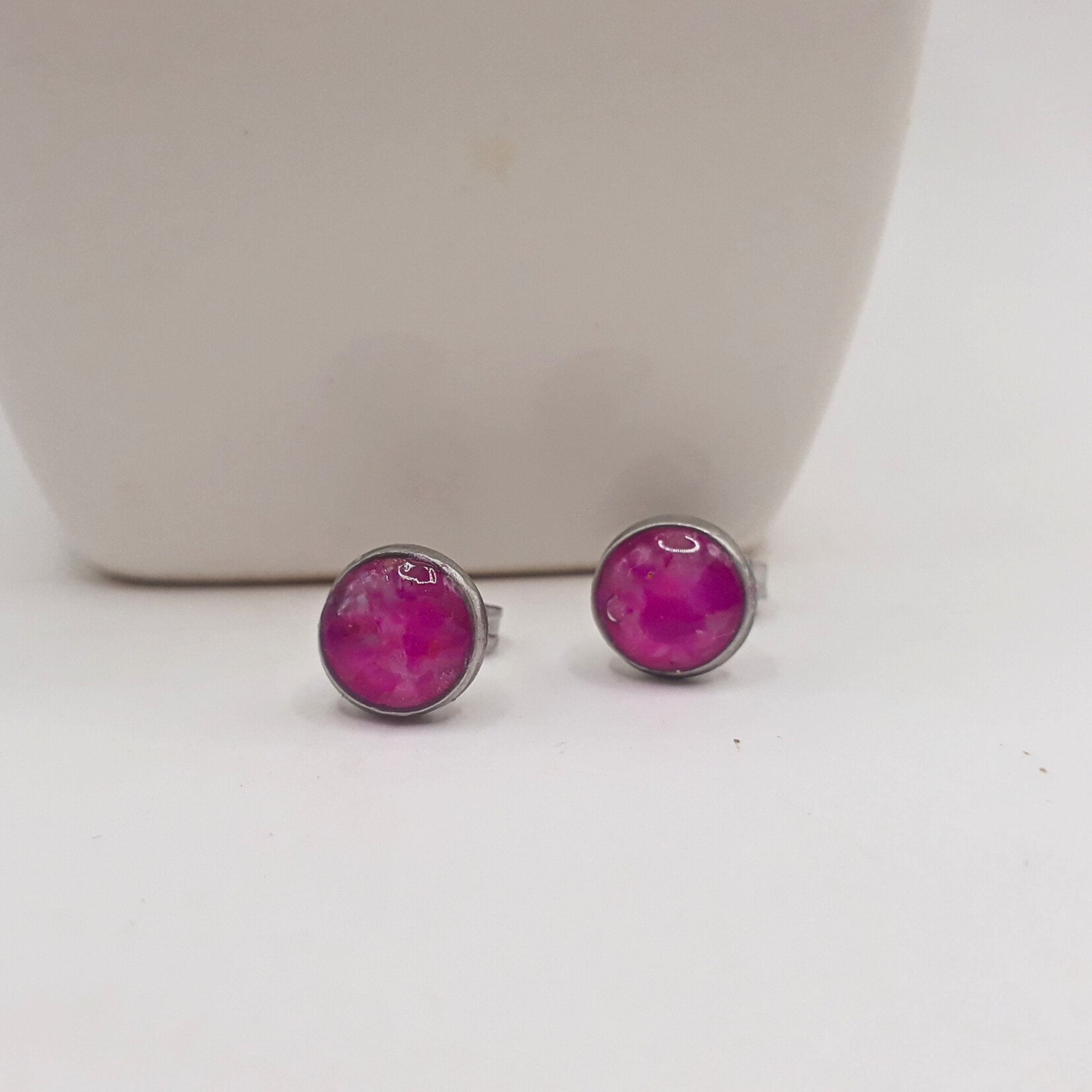 Crushed Pink Agate Ear Studs 6mm - Kiooinsitu