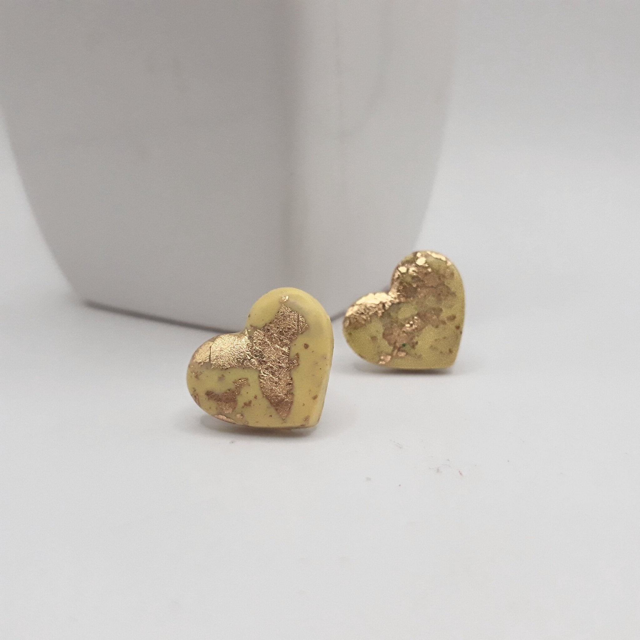 Radiant Gold Leaf Clay Hearts - Kiooinsitu