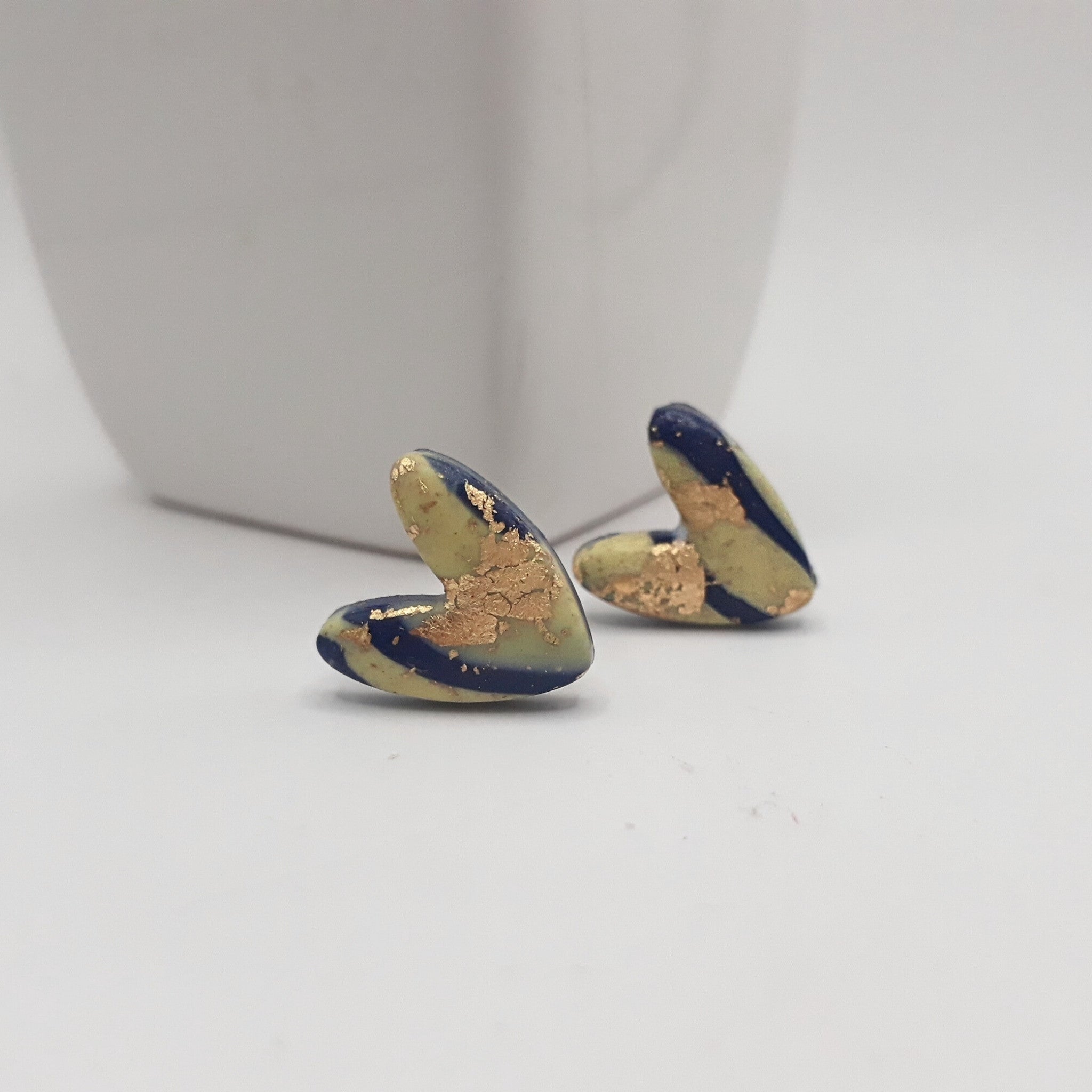 Golden Horizon Heart Clay Studs - Kiooinsitu