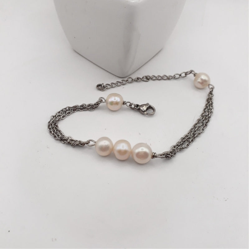 White Freshwater Pearl Bracelet - Kiooinsitu