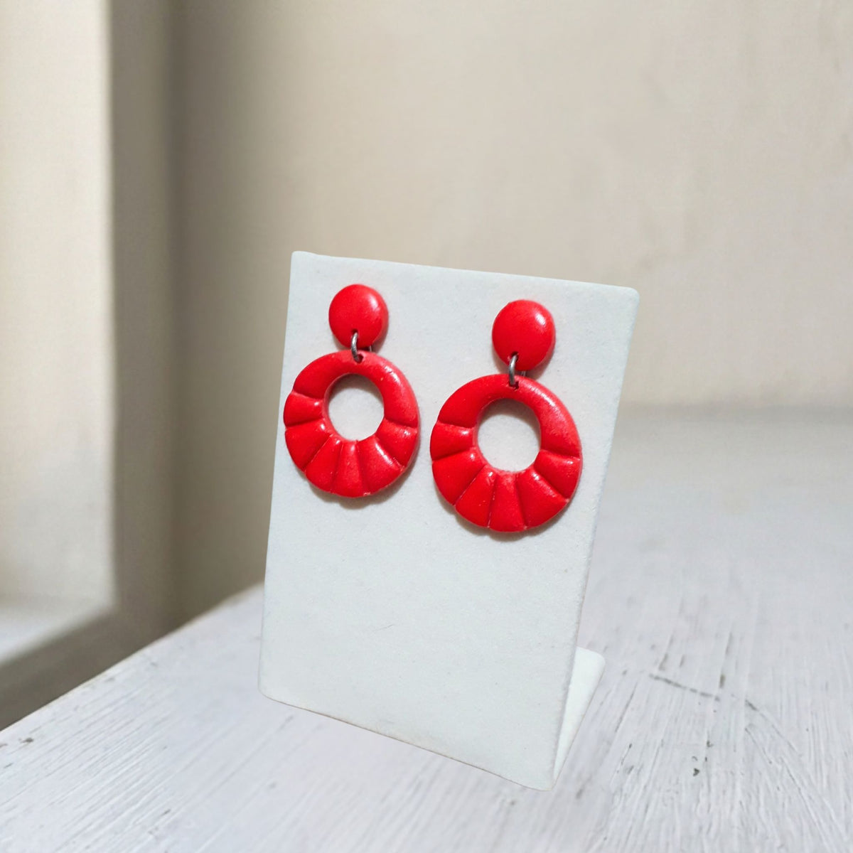 Dark orange scallop clay earrings - Kiooinsitu