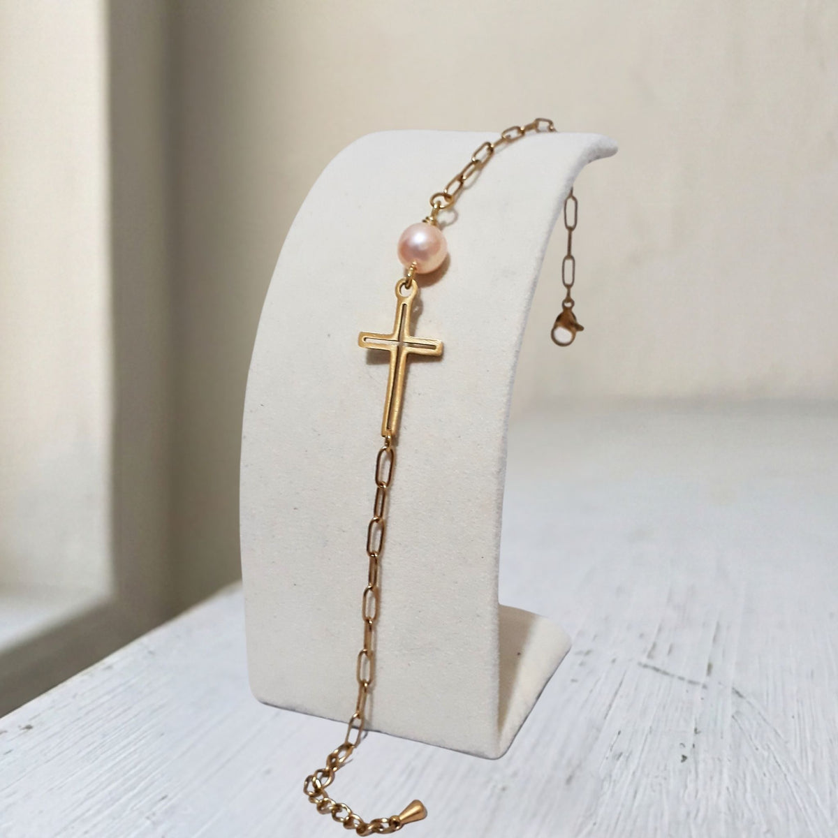 Pink Freshwater Pearl Gold Cross Bracelet - Kiooinsitu