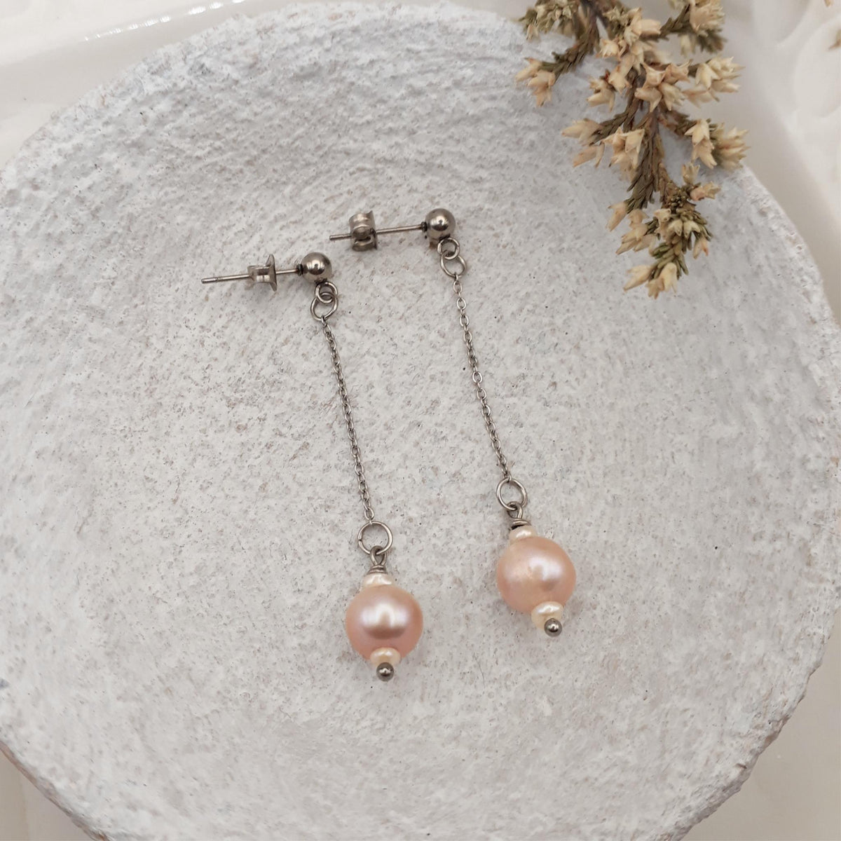 Soft-pink-natural-freshwater-pearl-dangle-stainless-steel-earrings_jpg - Kiooinsitu