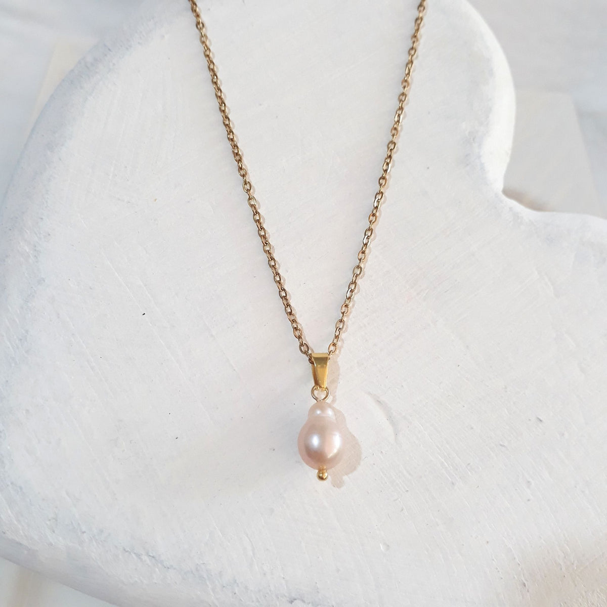 This handmade necklace pairs a 7mm pear-shaped freshwater pearl with a gold-plated stainless steel chain