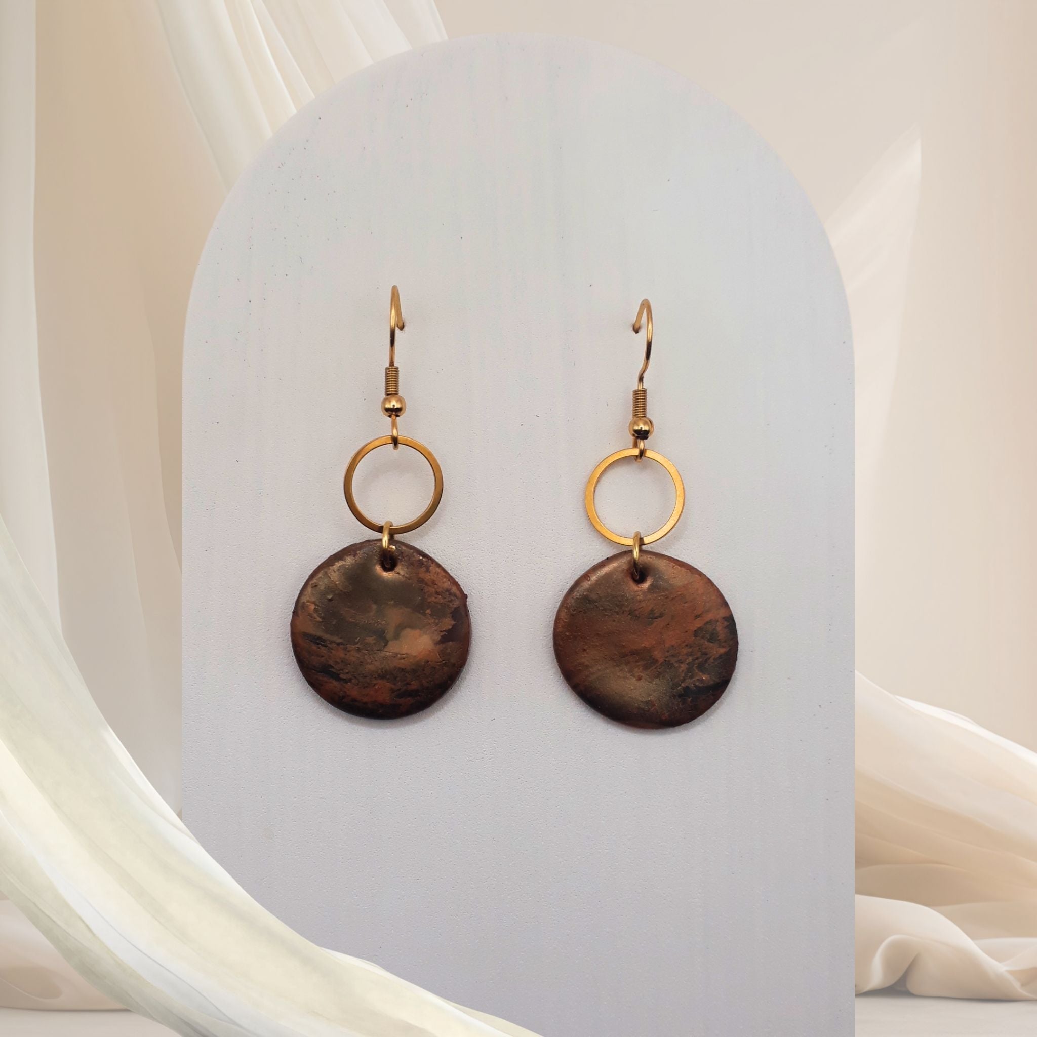 Gold fleck polymer clay dangle earrings inspired by desert dunes - Kiooinsitu