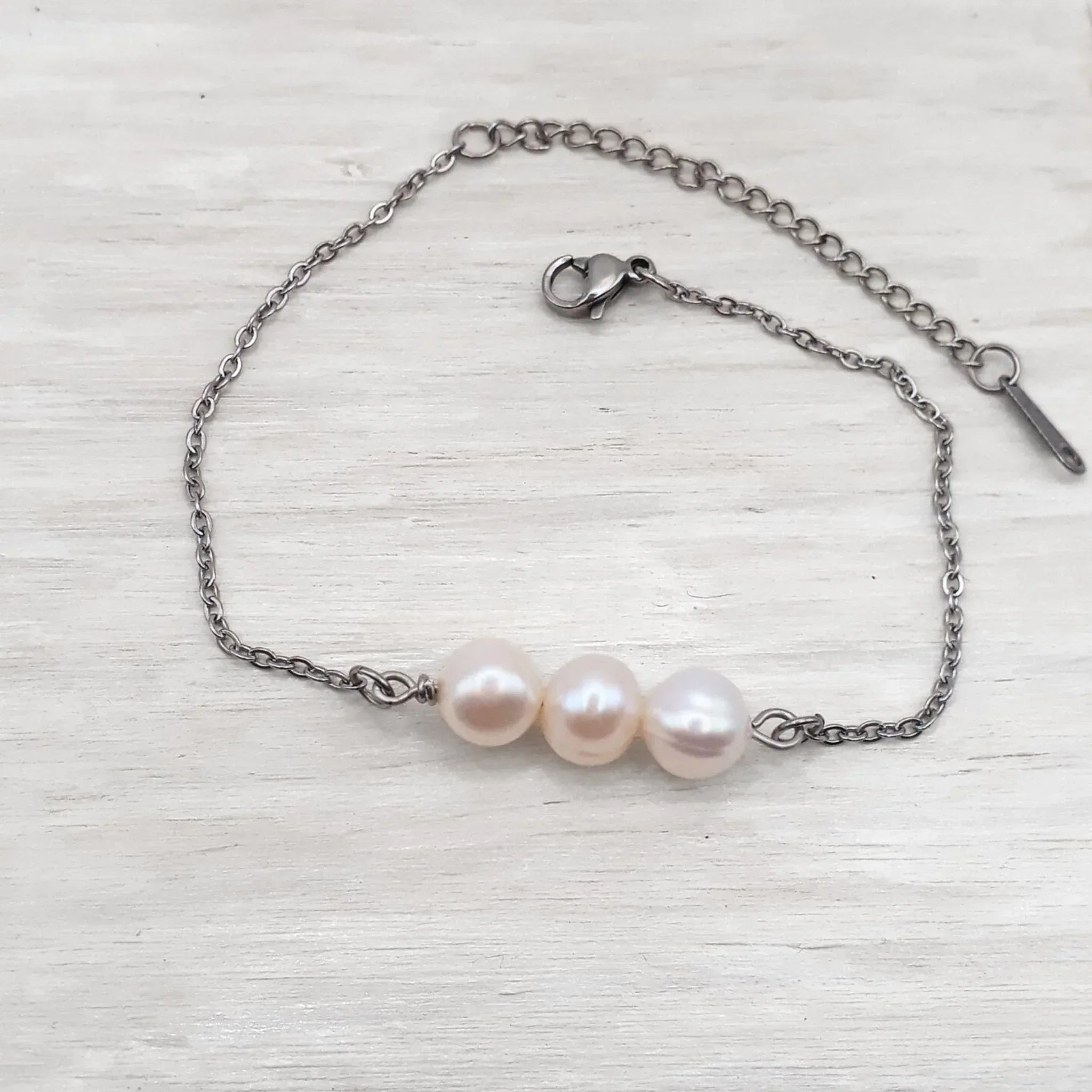 Triple Freshwater Pearl Bracelet - Kiooinsitu