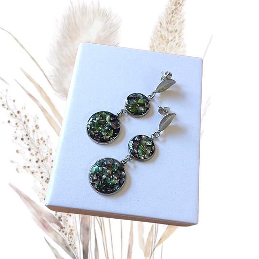 Add a touch of uniqueness to your jewelry collection with our stunning Crushed Green Freshwater Pearl Dangle Earrings.