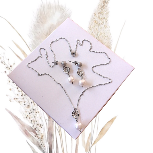 White Freshwater Pearls Jewelry Set