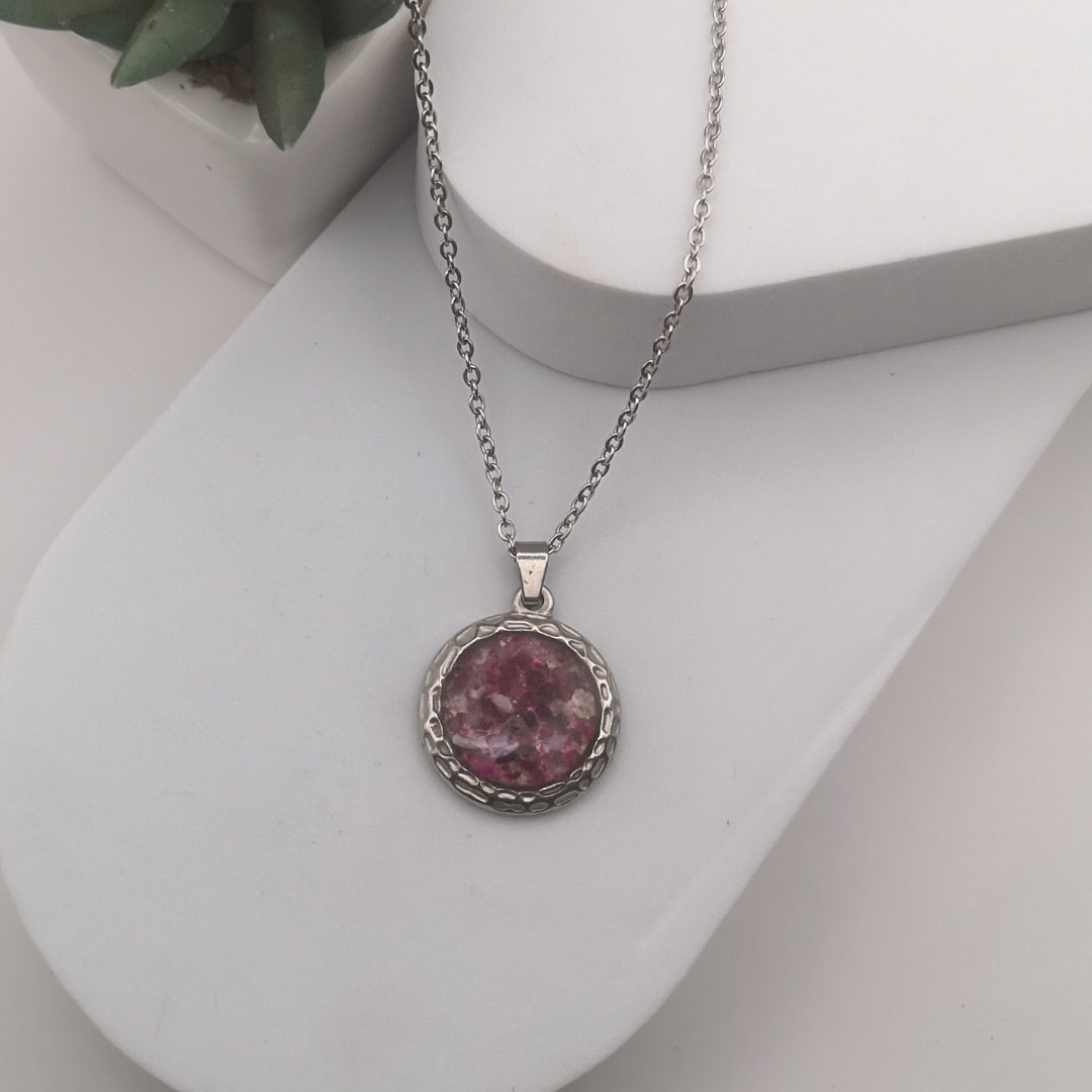 Crushed Red Agate Stainless Steel Round Necklace