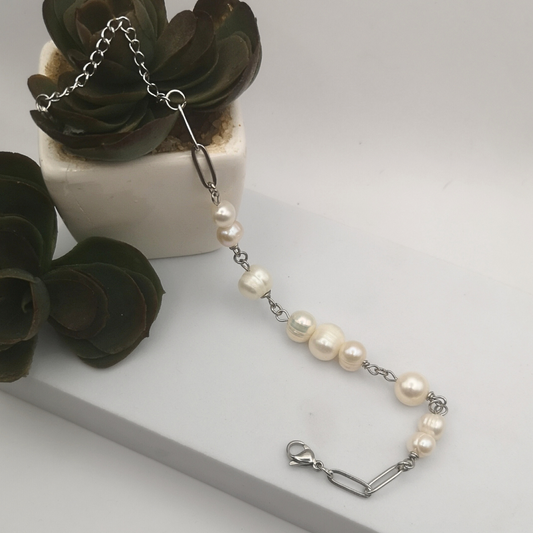 Modern Elegance: Stainless Steel Bracelet with Freshwater Pearls
