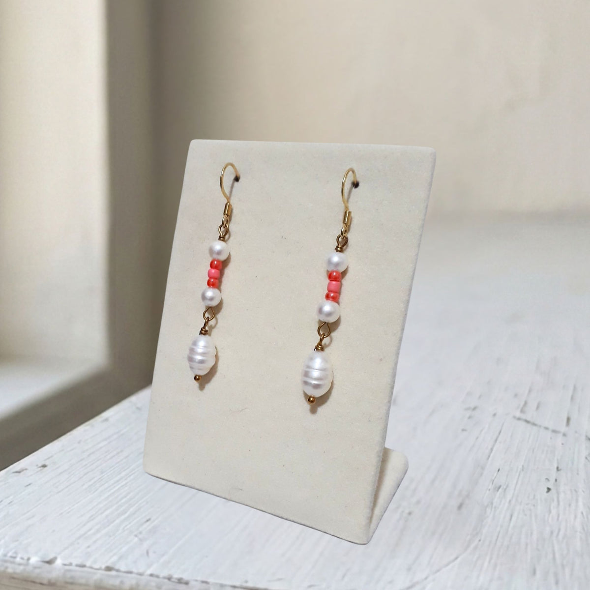 Gold plated freshwater pearl and coral pink bead dangle earrings – Kiooinsitu