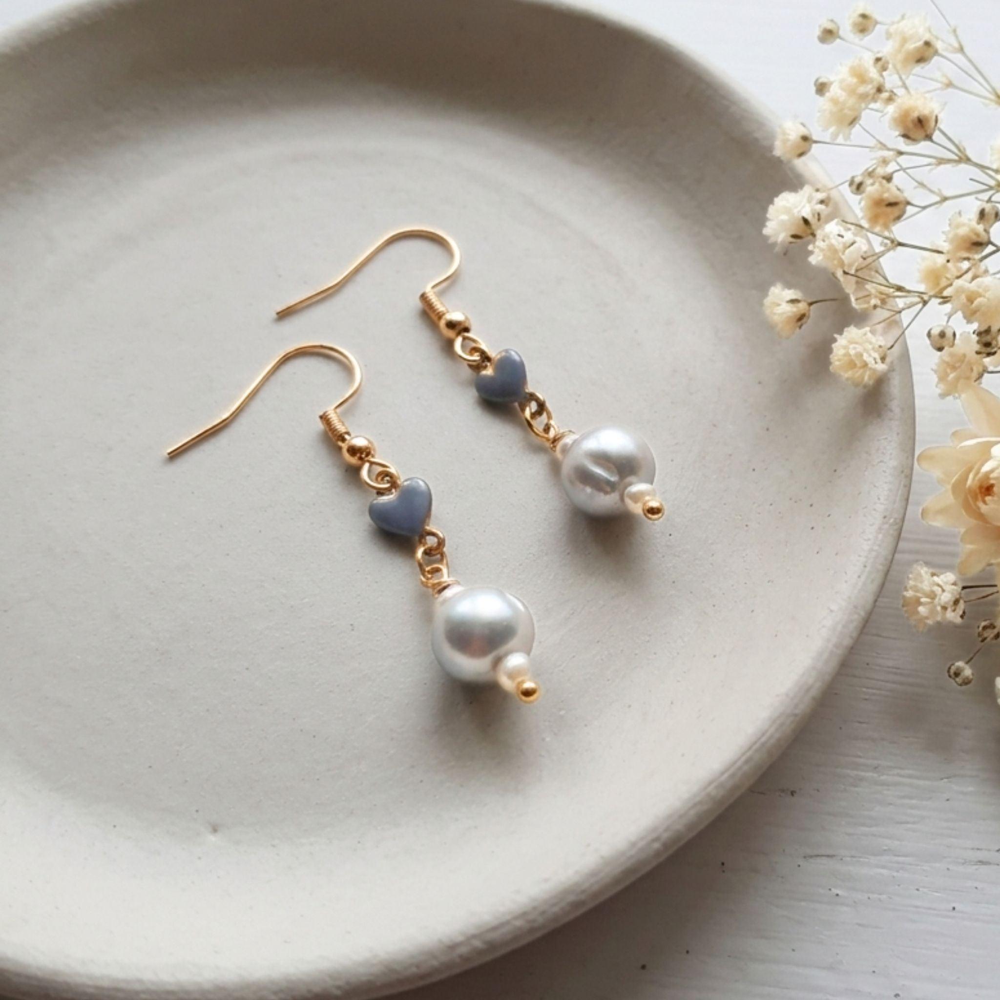 gold-plated-stainless-steel-freshwater-pearl-earrings-with-ceramic-hearts_jpg_a720d94b-bda0-4811-affe-e4554a6291b1 - Kiooinsitu