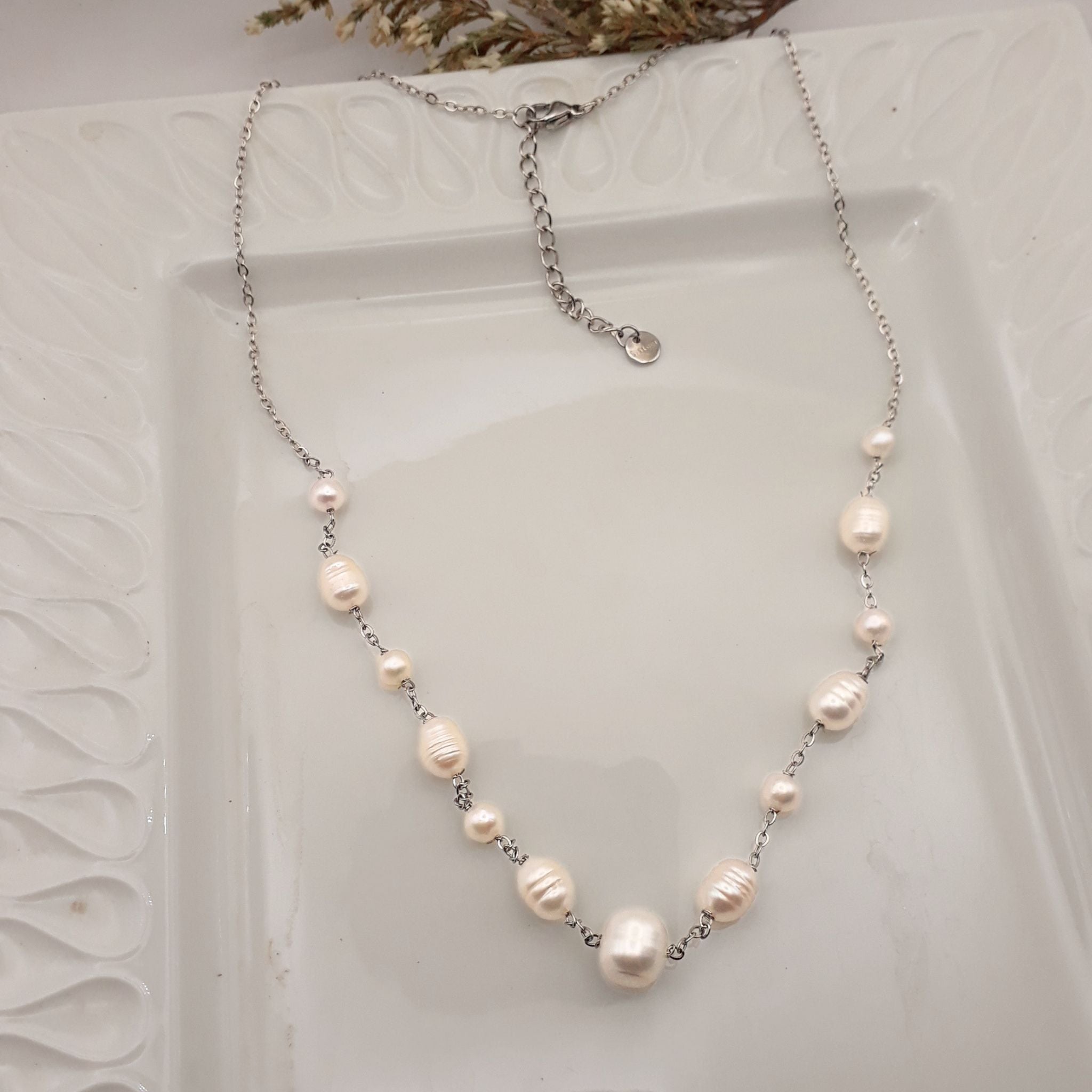 Handmade 316L stainless steel scattered freshwater pearl necklace with 9mm, 7mm and AAAA 5mm white pearls Kiooinsitu