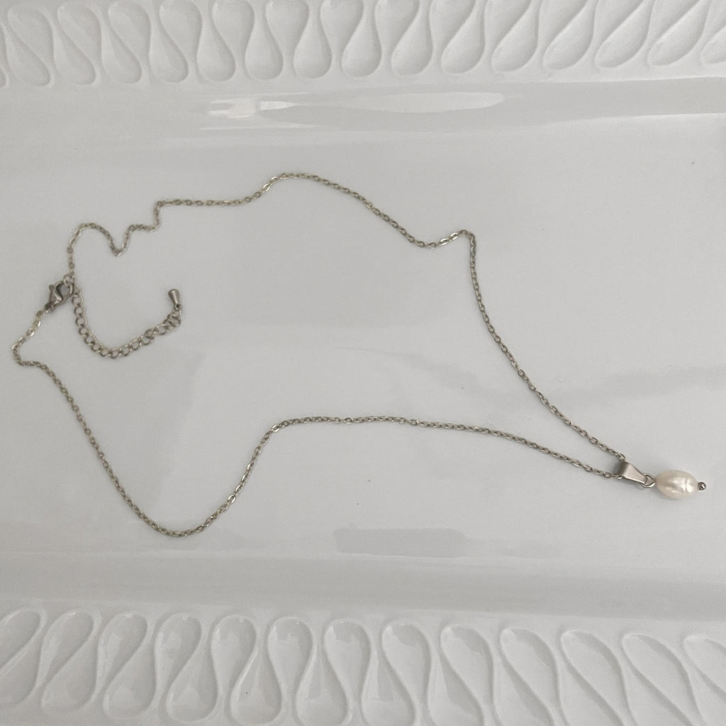 White Freshwater Pearl Teardrop Necklace – Stainless Steel