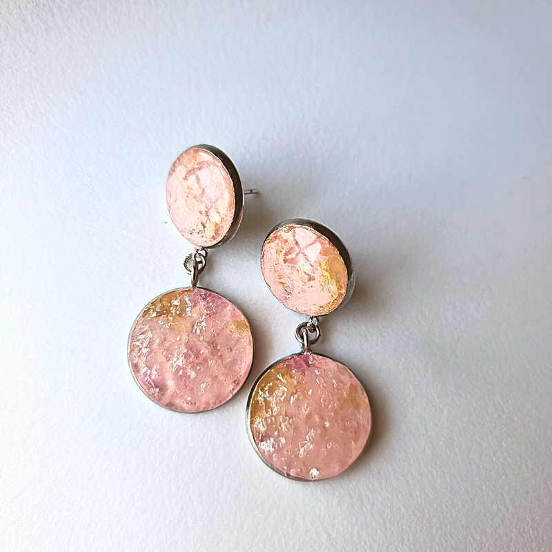 Elevate your style with our Rose Quartz Drop Earrings, a stunning embodiment of love and beauty. 