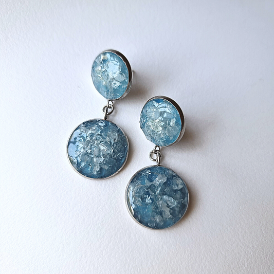 These handmade aquamarine drop earrings are crafted from raw aquamarine crystals and stainless steel which provides a luxurious and durable finish
