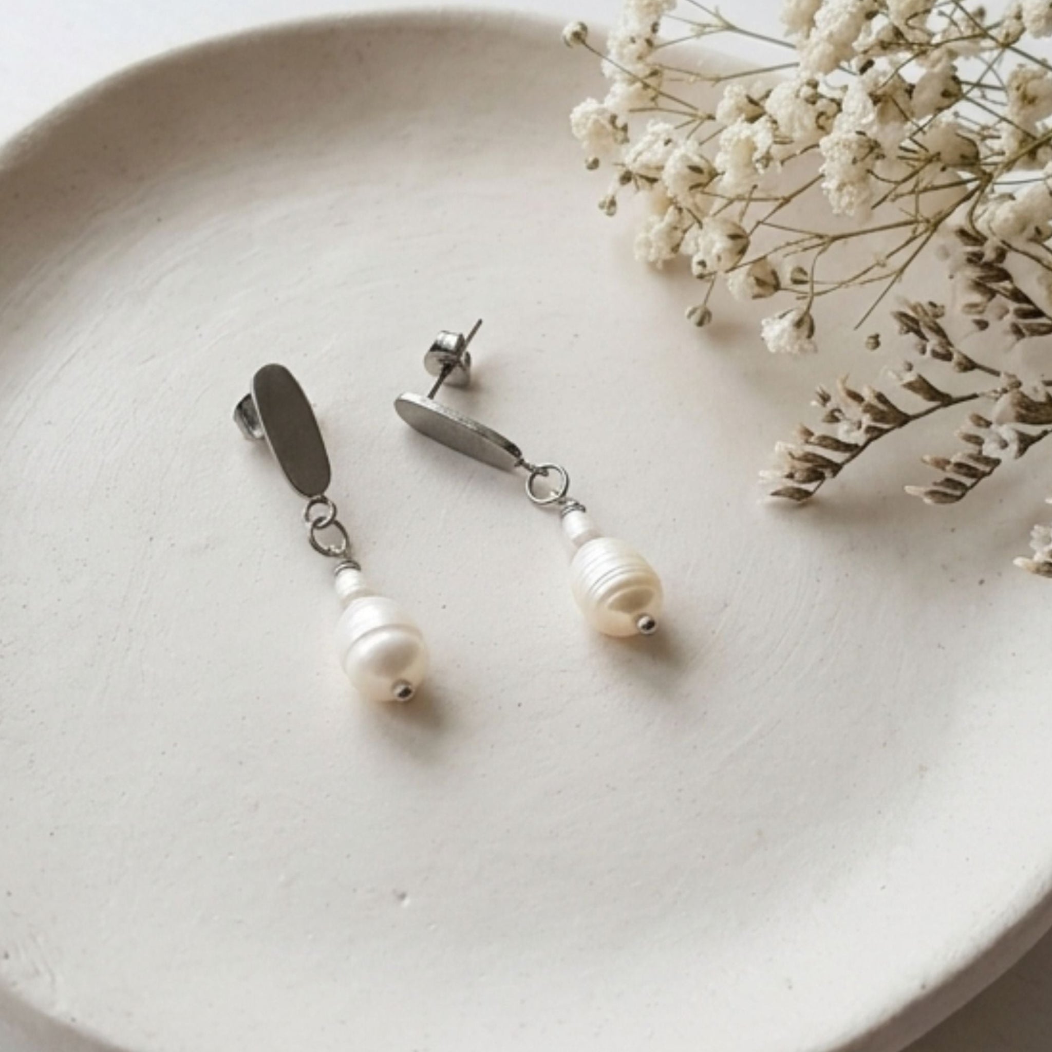White freshwater pearl drop earrings with 6mm natural pearl, rice pearl and 304 stainless steel oval studs
