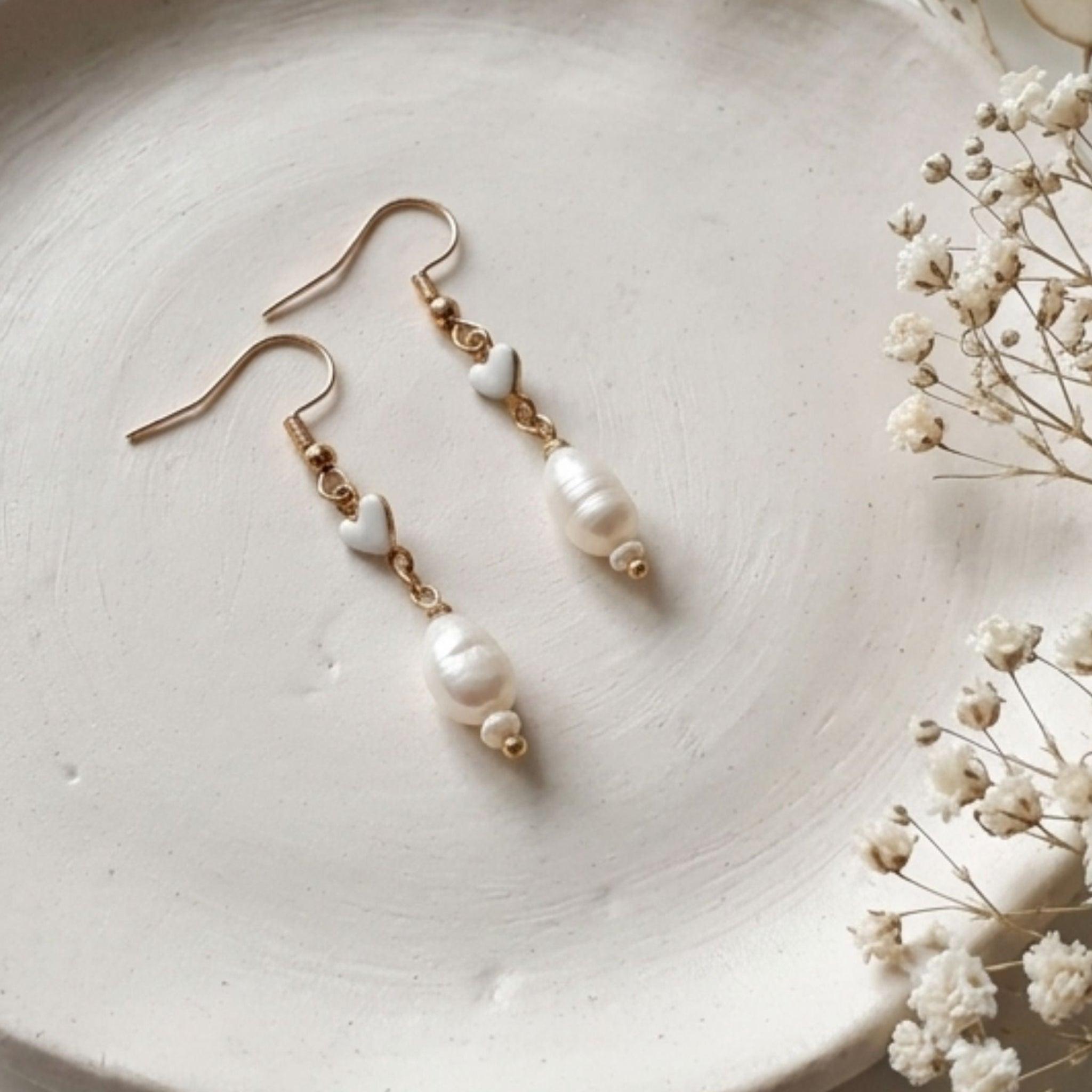 white-freshwater-pearl-gold-plated-stainless-steel-earrings_jpg - Kiooinsitu