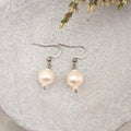 white-freshwater-pearl-stainless-steel-drop-earrings_jpg_9427b755-beb0-48a7-98fa-55f581d0b7aa - Kiooinsitu